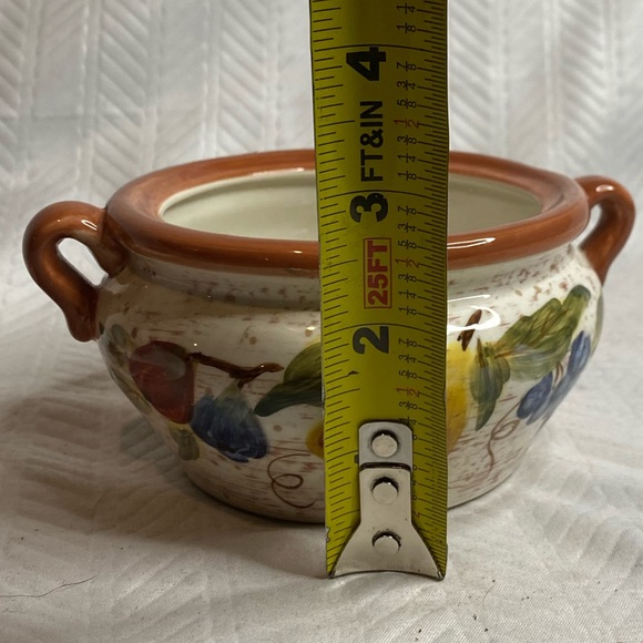 Pamela Gladding small serving pot with lid. - Picture 7 of 8